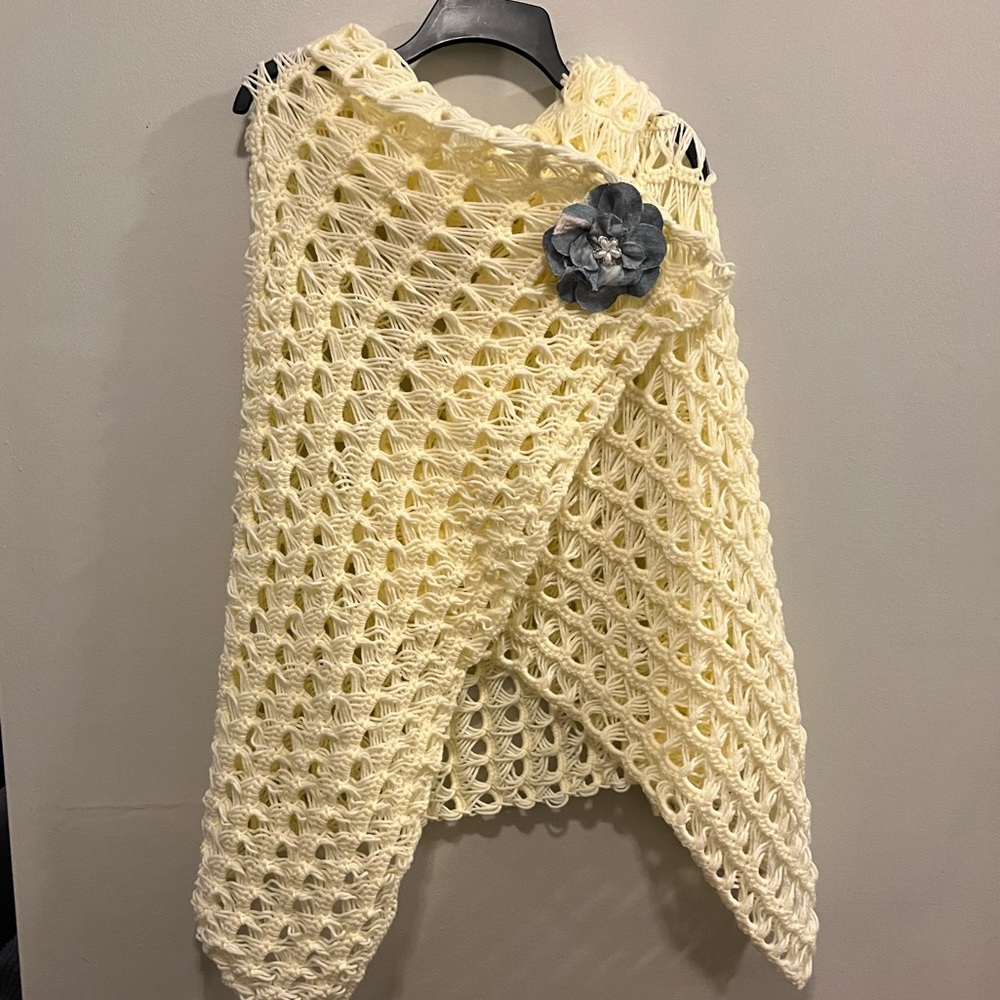 Shawl Broomstick lace crocheted by seller 100% Acrylic handmade blanket shawl - Picture 9 of 9